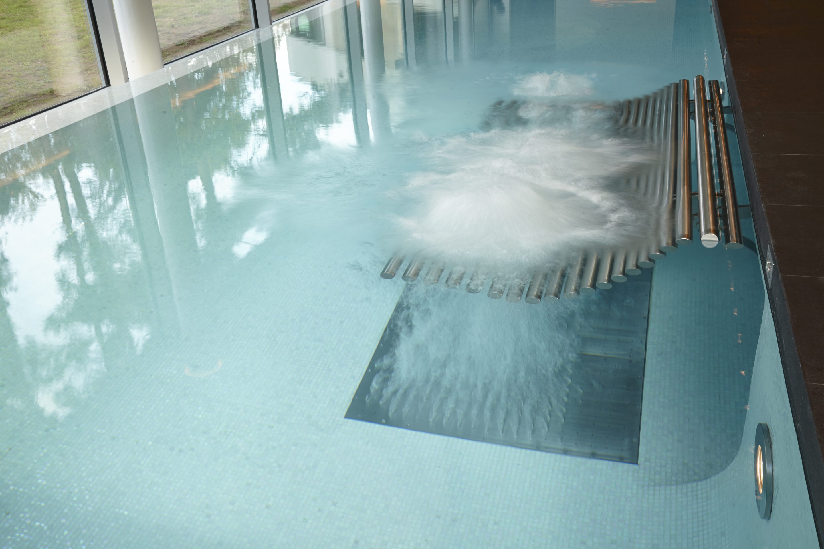 Indoor swimming pool with jets