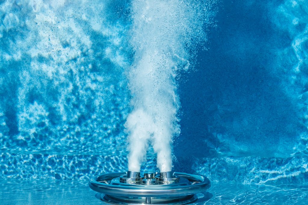Counter current in resistance swimming pool