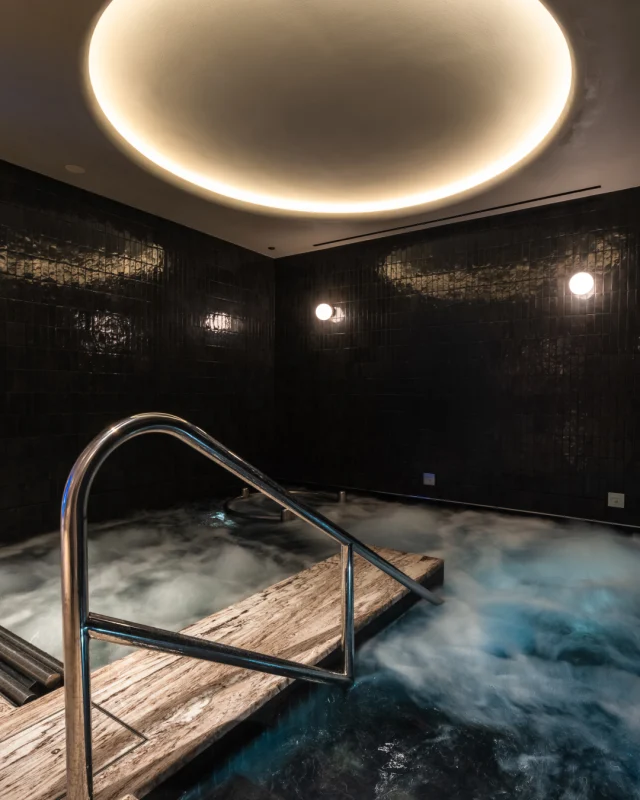 A new vitality pool for The Newman Hotel in Fitzrovia, London✨

A compact, beautifully engineered indoor pool:

 📏 3.725m x 3.32m
 💧 1.2m depth
 👥 Designed for six guests
 ✨ Hydrotherapy features and bespoke lighting

PLUS ♨️ heat and ❄️cold therapy experiences delivered as part of the wider KLAFS group offering.

Thoughtfully designed. Expertly crafted.

@klafsuk @thenewmanlondon
 #pooldesign #sauna #wellnessdesign