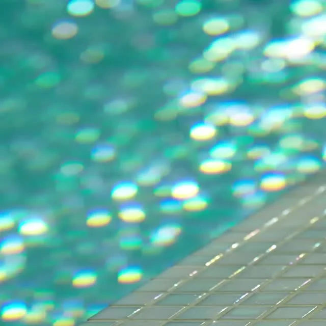 Water dramatically changes how your pool tiles look. Acting as a natural lens, it bends and reflects light, softening bright tiles and deepening darker tones. Movement, depth and lighting all influence how colours appear, from shimmering shifts on the surface to richer blues in deeper areas as light is absorbed. Clear water reveals true tile tones; murky water can dull them. The interplay between water and tile is what gives every pool its unique character.

Read more in our guide (link in comments)

#pooldesign #poolbuild